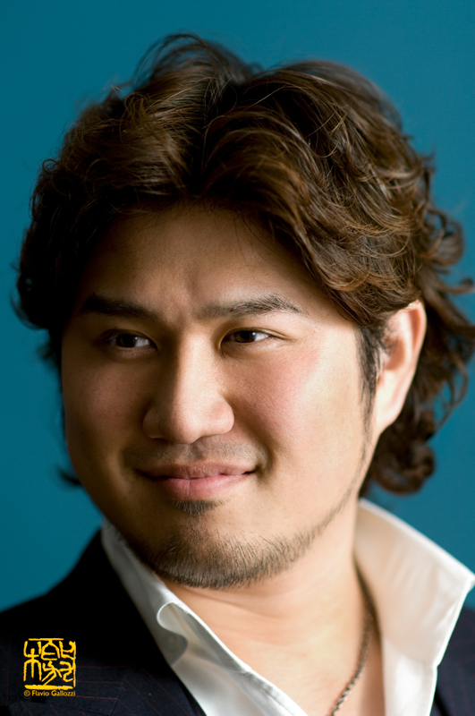 Portrait of tenor Fueda Hiroaki by Flavio Gallozzi photographer Japan